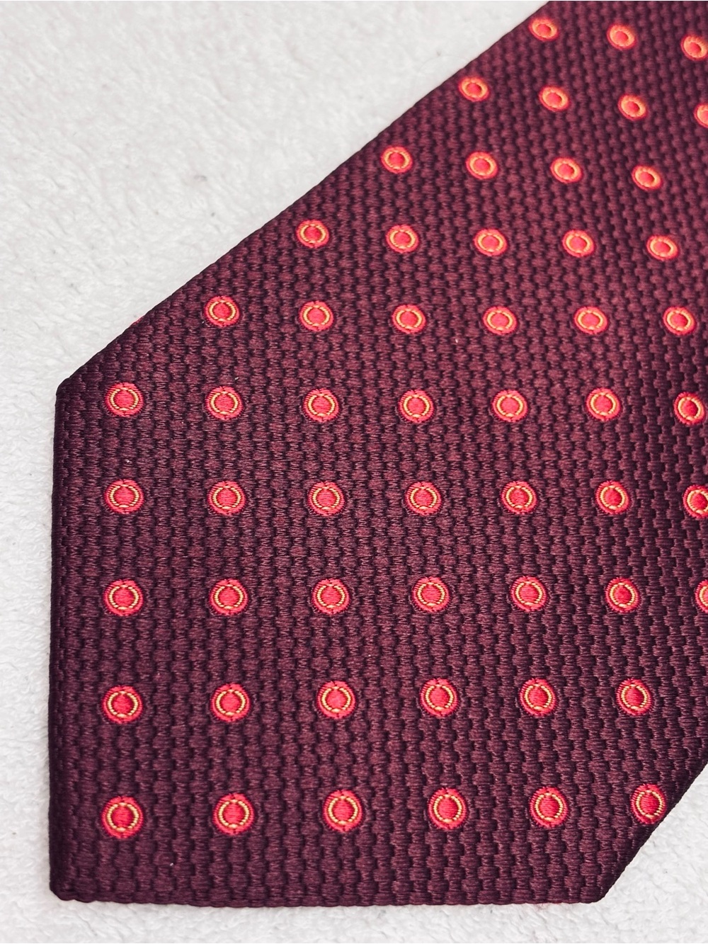 Brand New Stylish Tie By JoS A. Bank - Tie Is 3 3/4 Inches Wide